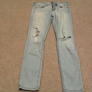 Light wash Ripped jeans